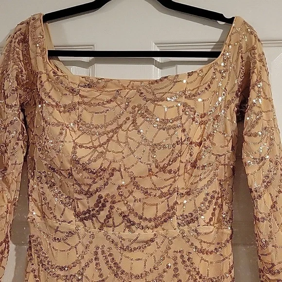 Elegant Gold Sequin Evening Gown - Picture 5 of 16